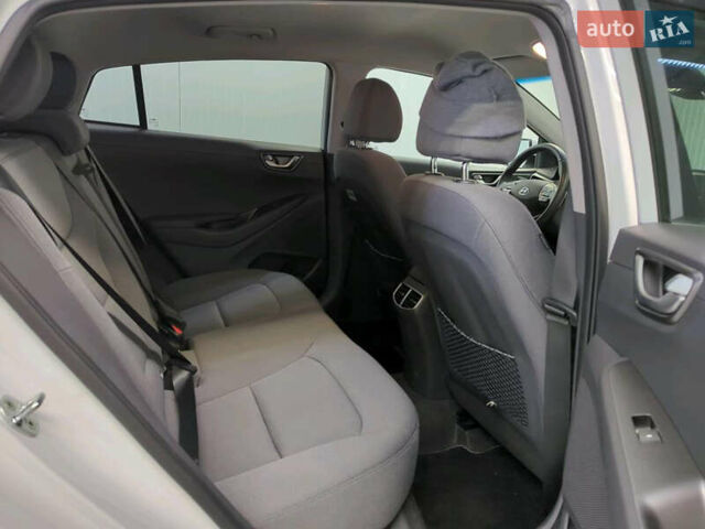 Хендай Ioniq Electric 2020 в Кропивницком (Кировограде) на Automoto.ua Белый Хендай Ioniq Electric, объемом двигателя 0 л и пробегом 48 тыс. км за 16600 $, фото 17 на Automoto.ua