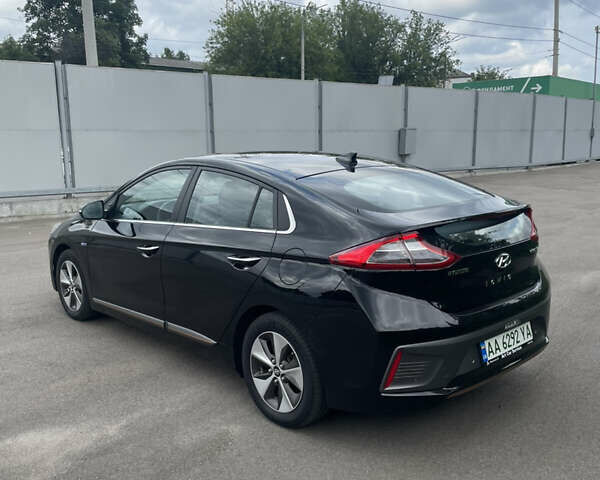 Черный Хендай Ioniq Electric, объемом двигателя 0 л и пробегом 67 тыс. км за 19900 $, фото 5 на Automoto.ua