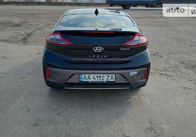 Черный Хендай Ioniq Electric, объемом двигателя 0 л и пробегом 79 тыс. км за 14999 $, фото 7 на Automoto.ua