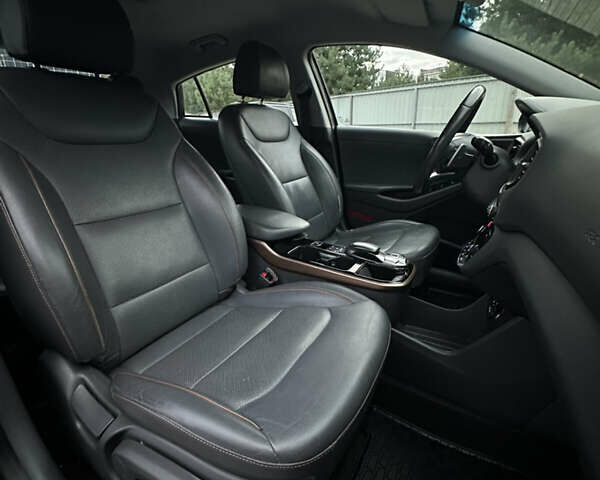 Черный Хендай Ioniq Electric, объемом двигателя 0 л и пробегом 146 тыс. км за 13850 $, фото 83 на Automoto.ua