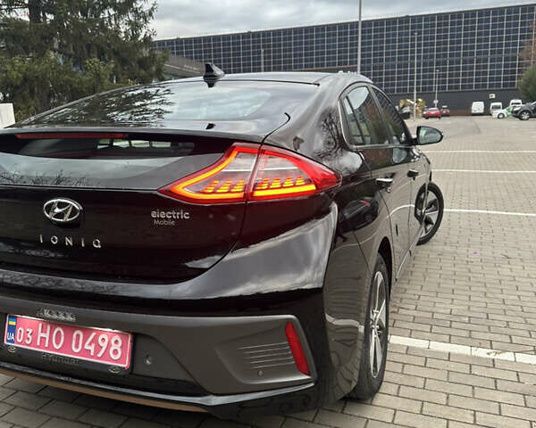 Черный Хендай Ioniq Electric, объемом двигателя 0 л и пробегом 146 тыс. км за 13850 $, фото 20 на Automoto.ua
