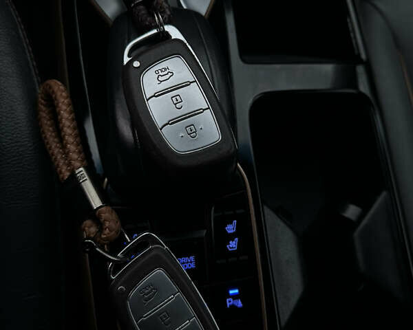 Черный Хендай Ioniq Electric, объемом двигателя 0 л и пробегом 146 тыс. км за 13850 $, фото 90 на Automoto.ua