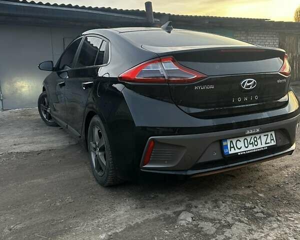 Черный Хендай Ioniq Electric, объемом двигателя 0 л и пробегом 140 тыс. км за 13500 $, фото 17 на Automoto.ua