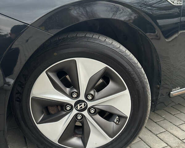 Черный Хендай Ioniq Electric, объемом двигателя 0 л и пробегом 146 тыс. км за 13850 $, фото 48 на Automoto.ua