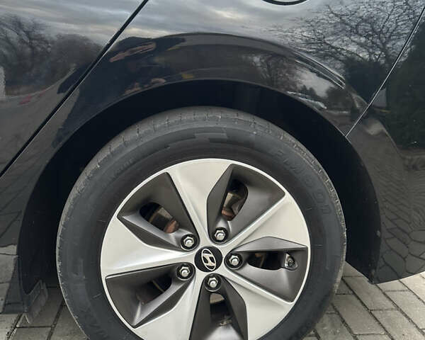 Черный Хендай Ioniq Electric, объемом двигателя 0 л и пробегом 146 тыс. км за 13850 $, фото 49 на Automoto.ua
