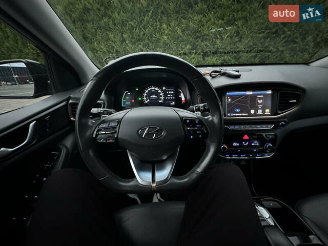 Черный Хендай Ioniq Electric, объемом двигателя 0 л и пробегом 146 тыс. км за 13850 $, фото 92 на Automoto.ua