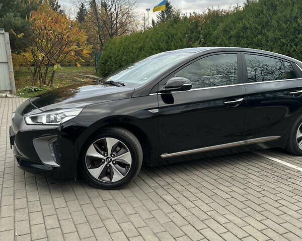 Черный Хендай Ioniq Electric, объемом двигателя 0 л и пробегом 146 тыс. км за 13850 $, фото 2 на Automoto.ua