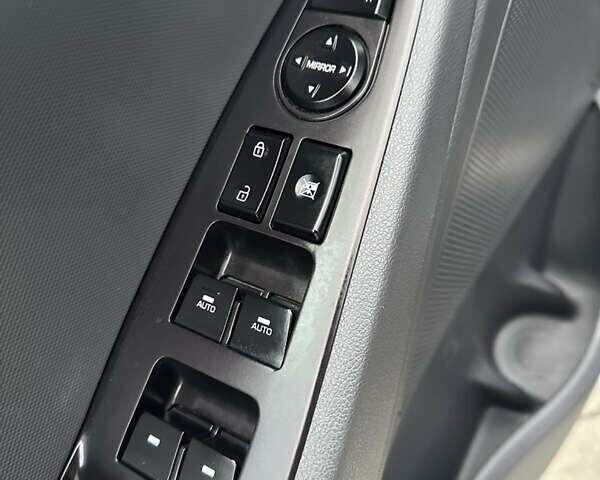 Черный Хендай Ioniq Electric, объемом двигателя 0 л и пробегом 146 тыс. км за 13850 $, фото 63 на Automoto.ua