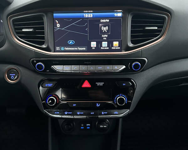 Черный Хендай Ioniq Electric, объемом двигателя 0 л и пробегом 146 тыс. км за 13850 $, фото 75 на Automoto.ua