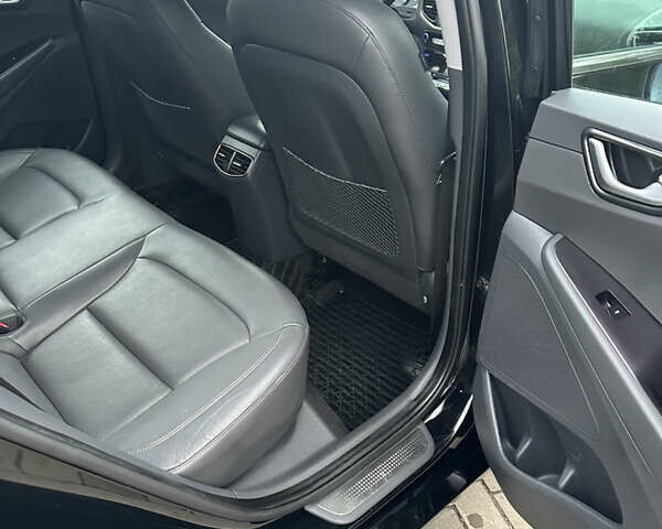 Черный Хендай Ioniq Electric, объемом двигателя 0 л и пробегом 146 тыс. км за 13850 $, фото 52 на Automoto.ua