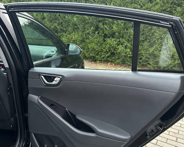 Черный Хендай Ioniq Electric, объемом двигателя 0 л и пробегом 146 тыс. км за 13850 $, фото 51 на Automoto.ua