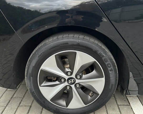 Черный Хендай Ioniq Electric, объемом двигателя 0 л и пробегом 146 тыс. км за 13850 $, фото 46 на Automoto.ua