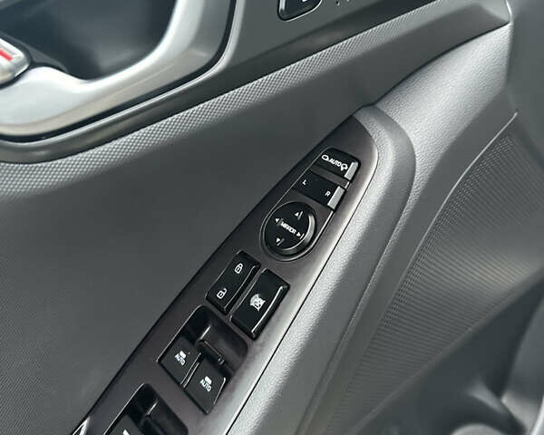 Черный Хендай Ioniq Electric, объемом двигателя 0 л и пробегом 146 тыс. км за 13850 $, фото 64 на Automoto.ua