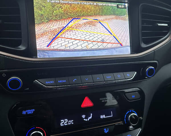 Черный Хендай Ioniq Electric, объемом двигателя 0 л и пробегом 146 тыс. км за 13850 $, фото 98 на Automoto.ua