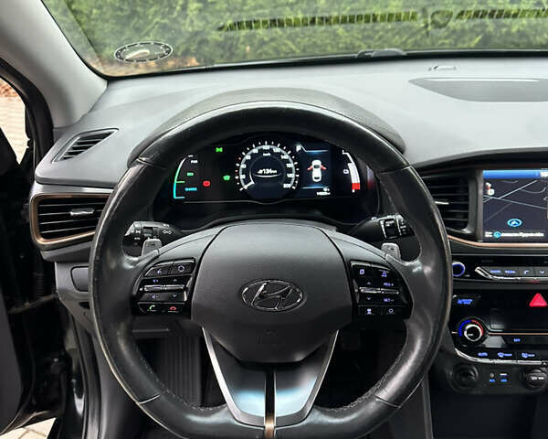 Черный Хендай Ioniq Electric, объемом двигателя 0 л и пробегом 146 тыс. км за 13850 $, фото 67 на Automoto.ua