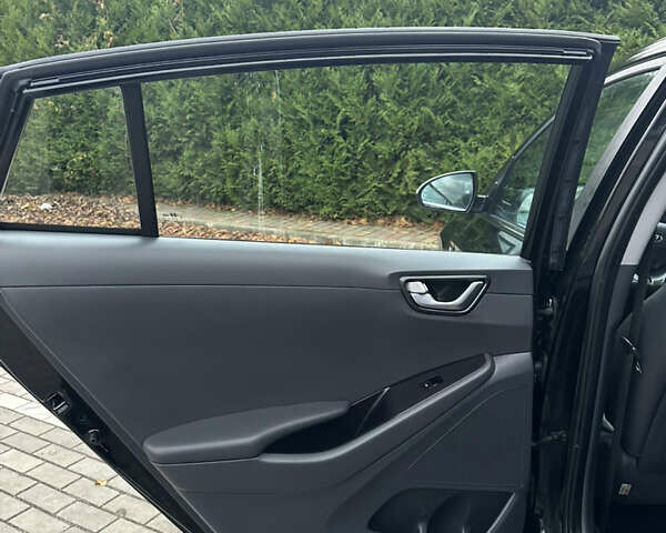 Черный Хендай Ioniq Electric, объемом двигателя 0 л и пробегом 146 тыс. км за 13850 $, фото 57 на Automoto.ua