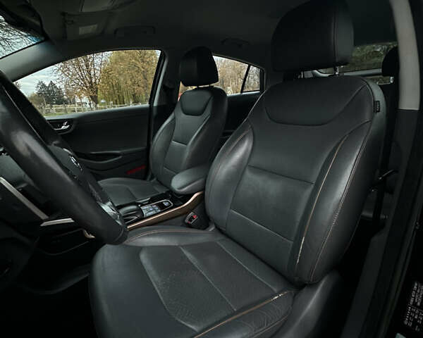 Черный Хендай Ioniq Electric, объемом двигателя 0 л и пробегом 146 тыс. км за 13850 $, фото 85 на Automoto.ua