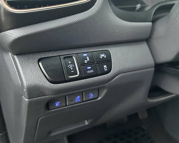 Черный Хендай Ioniq Electric, объемом двигателя 0 л и пробегом 146 тыс. км за 13850 $, фото 66 на Automoto.ua