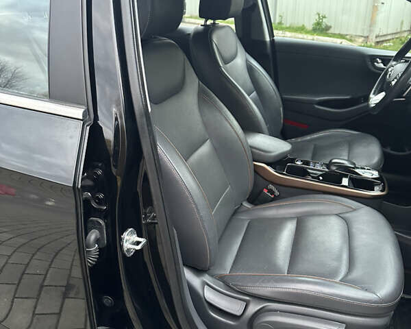 Черный Хендай Ioniq Electric, объемом двигателя 0 л и пробегом 146 тыс. км за 13850 $, фото 56 на Automoto.ua