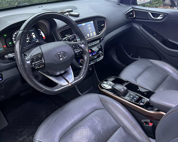 Черный Хендай Ioniq Electric, объемом двигателя 0 л и пробегом 146 тыс. км за 13850 $, фото 95 на Automoto.ua