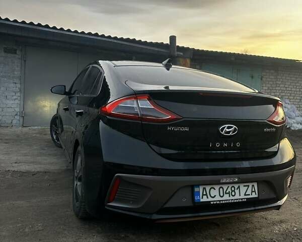 Черный Хендай Ioniq Electric, объемом двигателя 0 л и пробегом 140 тыс. км за 13500 $, фото 20 на Automoto.ua