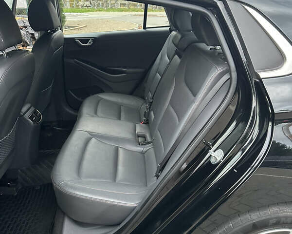 Черный Хендай Ioniq Electric, объемом двигателя 0 л и пробегом 146 тыс. км за 13850 $, фото 59 на Automoto.ua