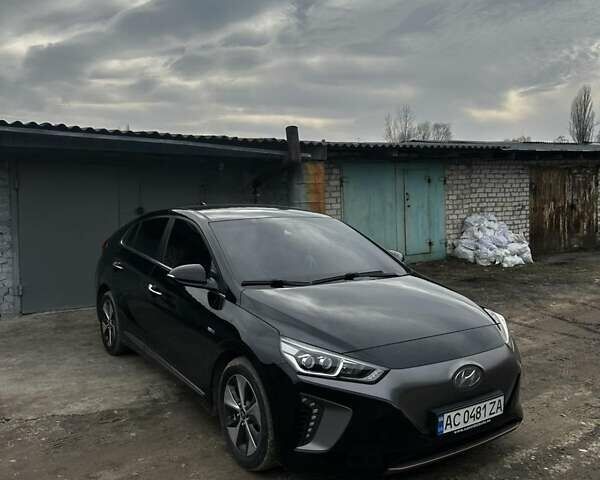 Черный Хендай Ioniq Electric, объемом двигателя 0 л и пробегом 140 тыс. км за 13500 $, фото 1 на Automoto.ua