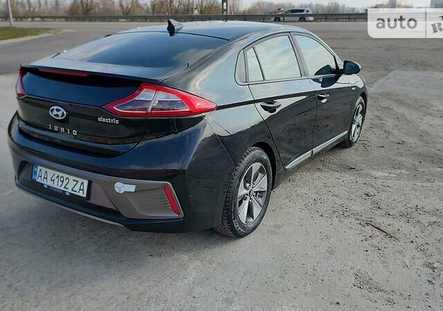 Чорний Хендай Ioniq Electric, об'ємом двигуна 0 л та пробігом 79 тис. км за 14999 $, фото 6 на Automoto.ua