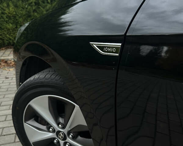 Черный Хендай Ioniq Electric, объемом двигателя 0 л и пробегом 146 тыс. км за 13850 $, фото 97 на Automoto.ua