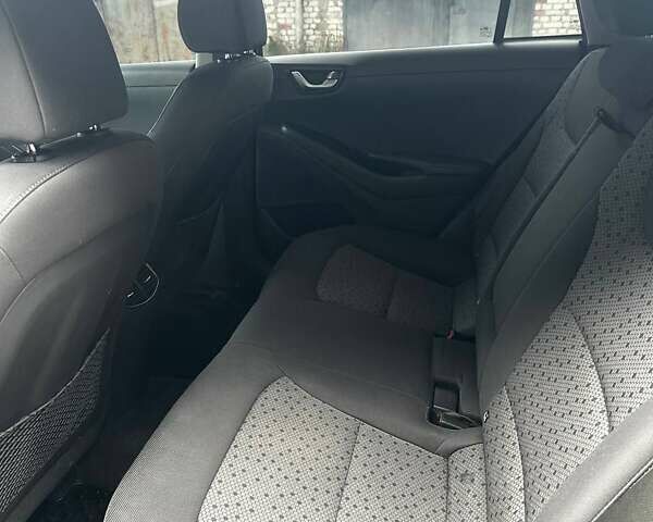 Черный Хендай Ioniq Electric, объемом двигателя 0 л и пробегом 140 тыс. км за 13500 $, фото 9 на Automoto.ua