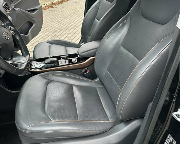 Черный Хендай Ioniq Electric, объемом двигателя 0 л и пробегом 146 тыс. км за 13850 $, фото 68 на Automoto.ua