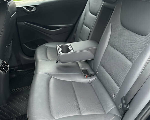 Черный Хендай Ioniq Electric, объемом двигателя 0 л и пробегом 146 тыс. км за 13850 $, фото 69 на Automoto.ua