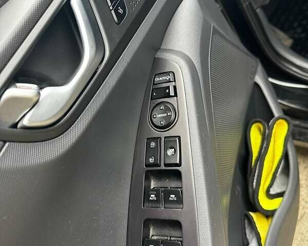 Черный Хендай Ioniq Electric, объемом двигателя 0 л и пробегом 140 тыс. км за 13500 $, фото 8 на Automoto.ua