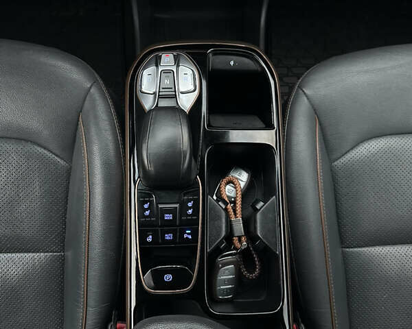 Черный Хендай Ioniq Electric, объемом двигателя 0 л и пробегом 146 тыс. км за 13850 $, фото 74 на Automoto.ua