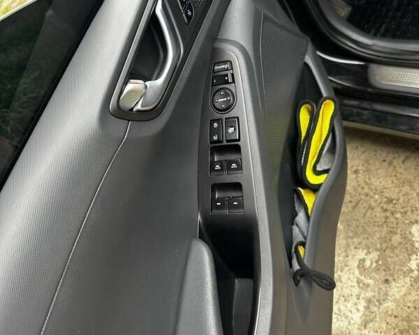 Черный Хендай Ioniq Electric, объемом двигателя 0 л и пробегом 140 тыс. км за 13500 $, фото 7 на Automoto.ua