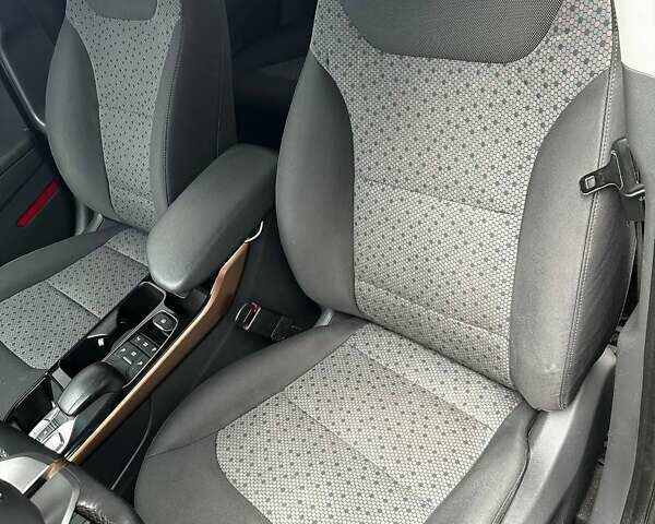 Черный Хендай Ioniq Electric, объемом двигателя 0 л и пробегом 140 тыс. км за 13500 $, фото 3 на Automoto.ua