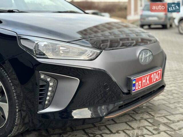 Черный Хендай Ioniq Electric, объемом двигателя 0 л и пробегом 93 тыс. км за 12500 $, фото 65 на Automoto.ua