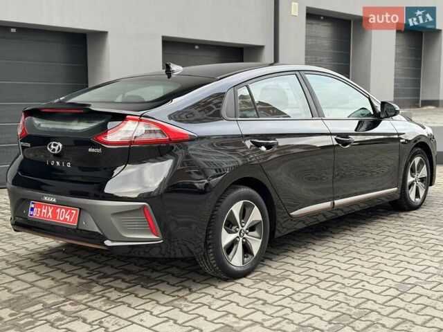 Черный Хендай Ioniq Electric, объемом двигателя 0 л и пробегом 93 тыс. км за 12500 $, фото 18 на Automoto.ua