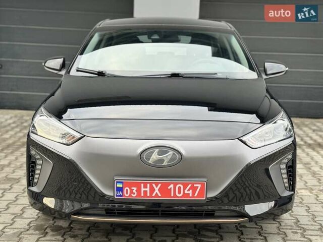 Черный Хендай Ioniq Electric, объемом двигателя 0 л и пробегом 93 тыс. км за 12500 $, фото 5 на Automoto.ua