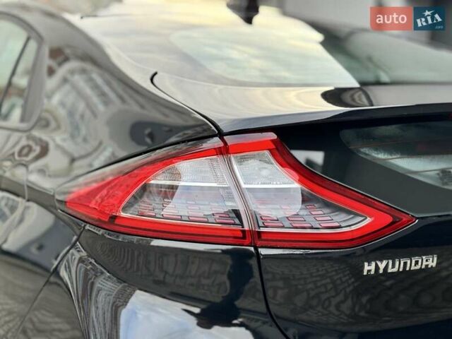Черный Хендай Ioniq Electric, объемом двигателя 0 л и пробегом 93 тыс. км за 12500 $, фото 75 на Automoto.ua