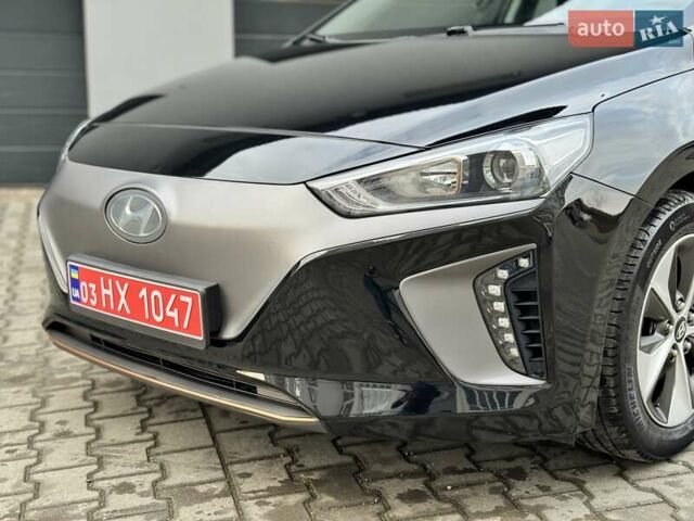 Черный Хендай Ioniq Electric, объемом двигателя 0 л и пробегом 93 тыс. км за 12500 $, фото 68 на Automoto.ua