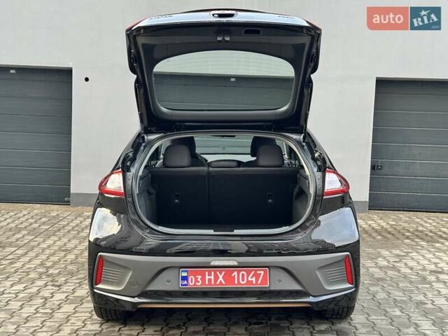 Черный Хендай Ioniq Electric, объемом двигателя 0 л и пробегом 93 тыс. км за 12500 $, фото 56 на Automoto.ua