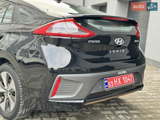 Черный Хендай Ioniq Electric, объемом двигателя 0 л и пробегом 93 тыс. км за 12500 $, фото 74 на Automoto.ua