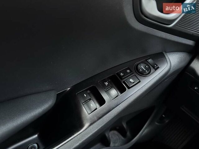 Черный Хендай Ioniq Electric, объемом двигателя 0 л и пробегом 93 тыс. км за 12500 $, фото 28 на Automoto.ua