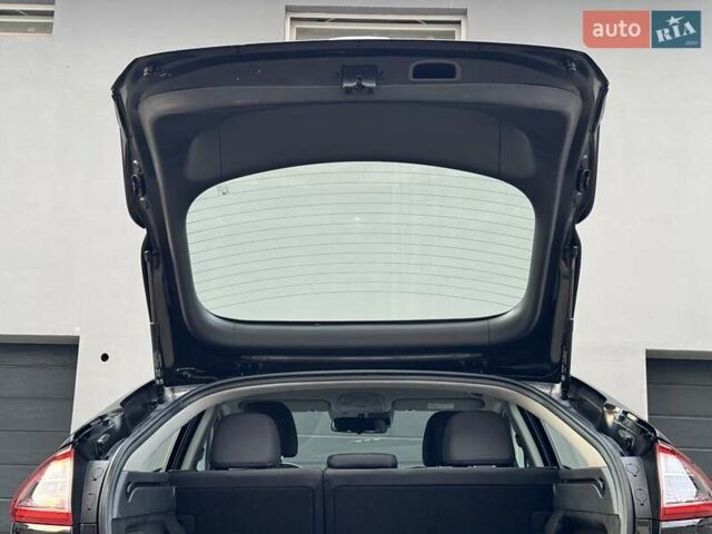 Черный Хендай Ioniq Electric, объемом двигателя 0 л и пробегом 93 тыс. км за 12500 $, фото 57 на Automoto.ua