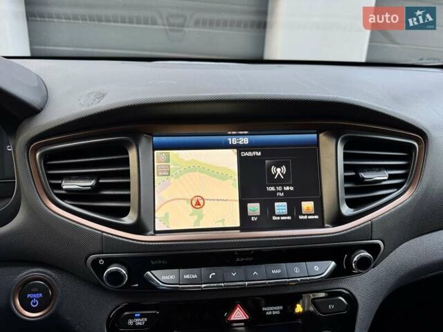 Черный Хендай Ioniq Electric, объемом двигателя 0 л и пробегом 93 тыс. км за 12500 $, фото 34 на Automoto.ua