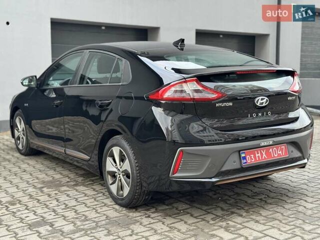 Черный Хендай Ioniq Electric, объемом двигателя 0 л и пробегом 93 тыс. км за 12500 $, фото 12 на Automoto.ua