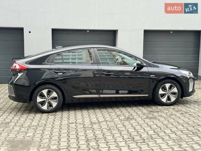 Черный Хендай Ioniq Electric, объемом двигателя 0 л и пробегом 93 тыс. км за 12500 $, фото 20 на Automoto.ua