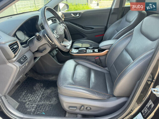 Чорний Хендай Ioniq Electric, об'ємом двигуна 0 л та пробігом 97 тис. км за 13500 $, фото 10 на Automoto.ua
