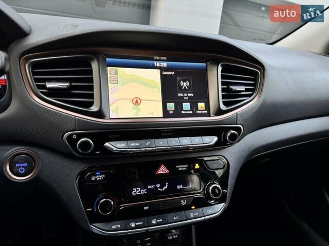Черный Хендай Ioniq Electric, объемом двигателя 0 л и пробегом 93 тыс. км за 12500 $, фото 33 на Automoto.ua